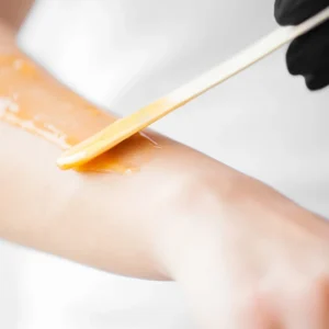 Imagen de depilación con cera de medios brazos en Patricia Osorio's Beauty