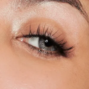 Imagen de tratamiento entre pestañas en Patricia Osorio's Beauty
