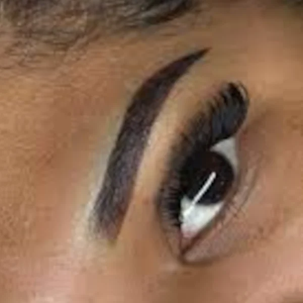 Imagen de tratamiento de sombreado de cejas en Patricia Osorio's Beauty